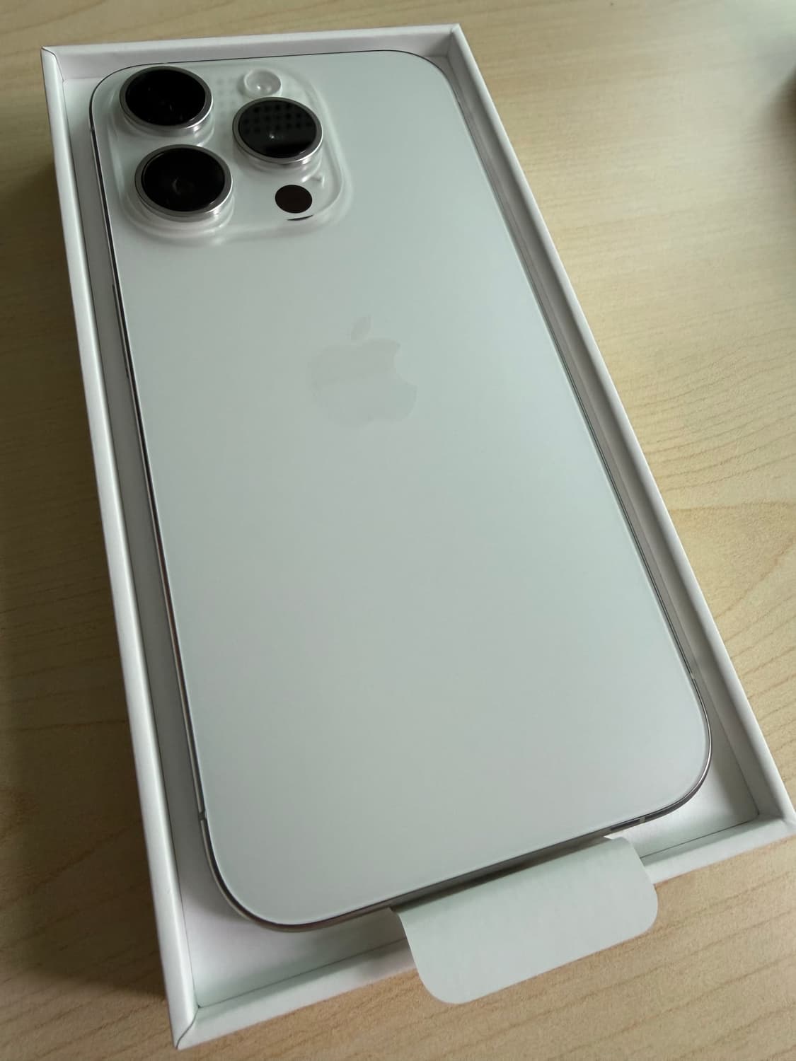 애케플 가능 아이폰15 프로 256GB 화이트 티타늄 상품이미지3