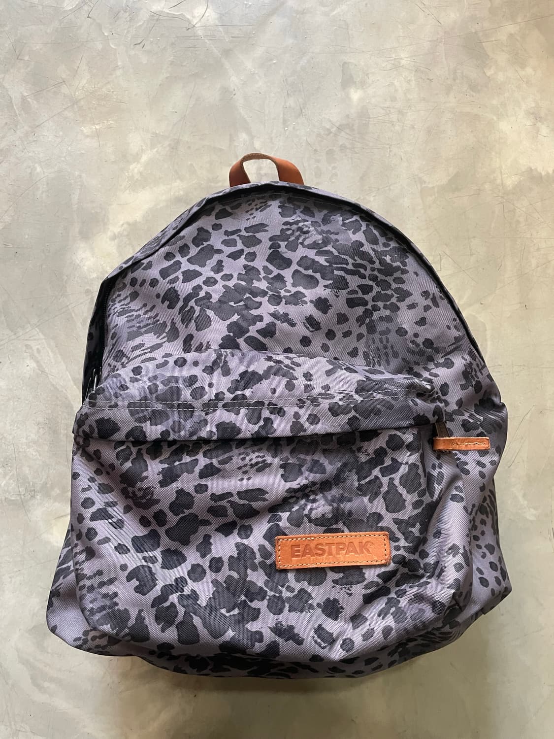 이스트팩 레오파드 백팩 상품이미지2