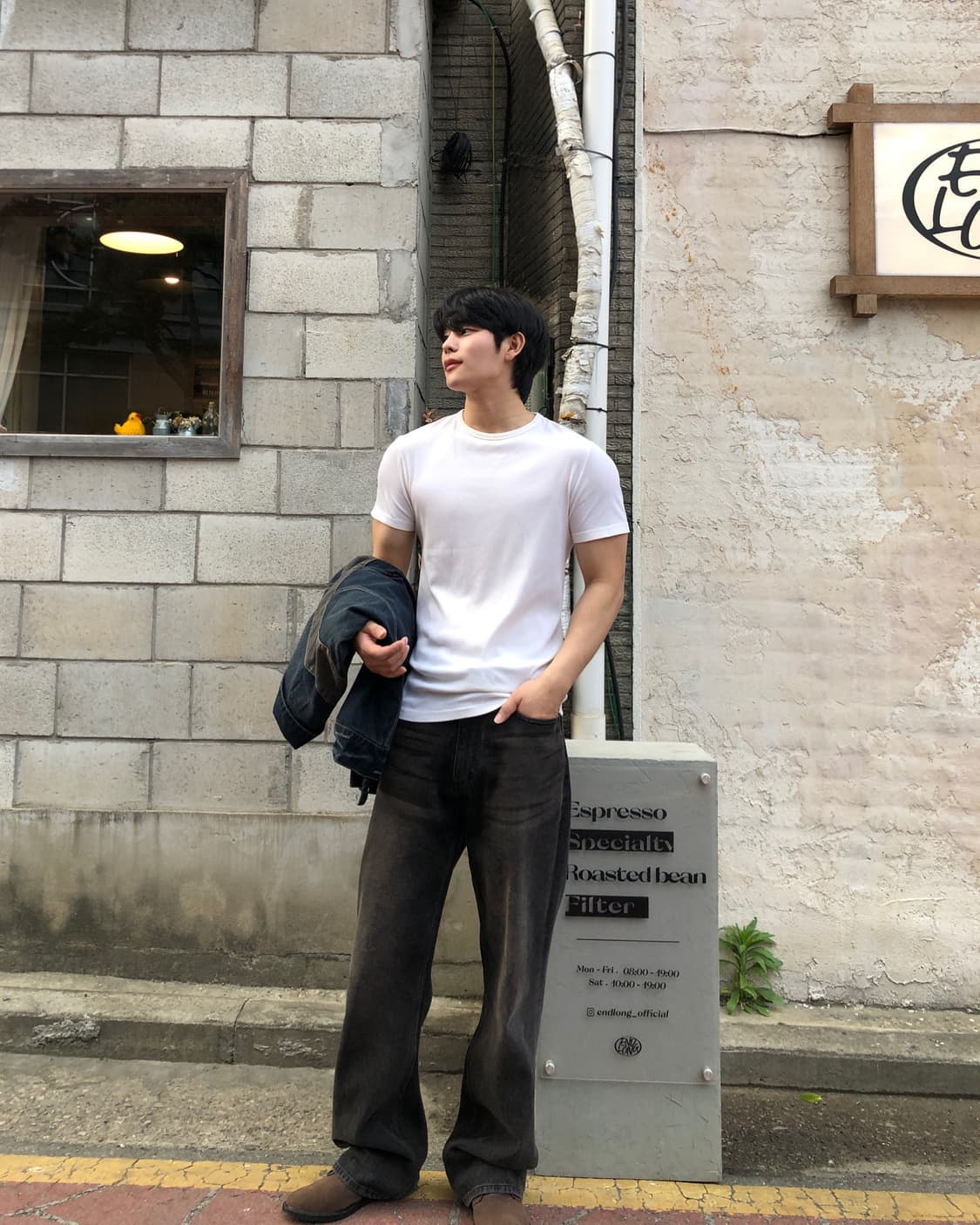 베르사체 정품 머슬핏 플리츠 반팔 화이트 상품이미지10