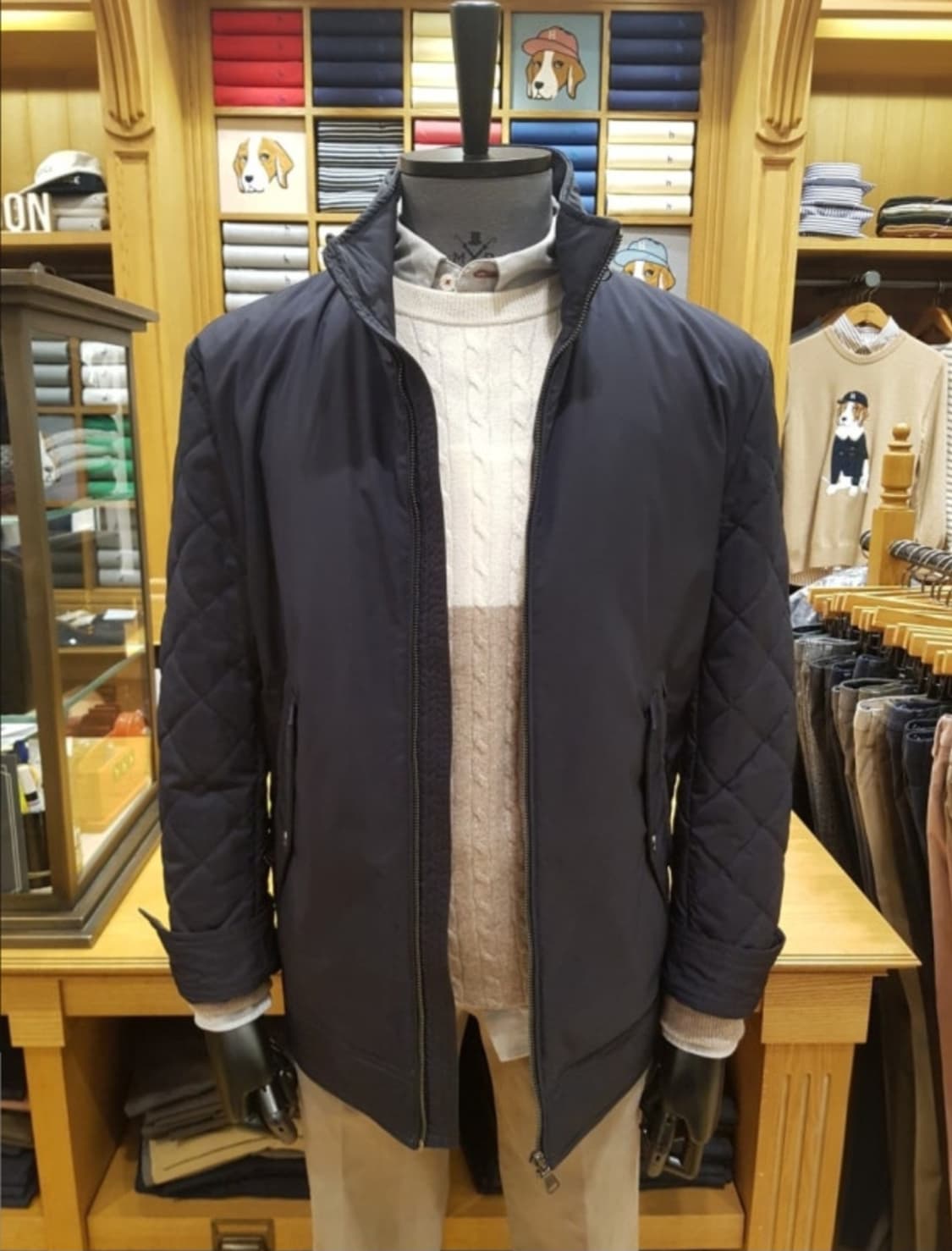 [100]헤지스 육각 퀼팅 하이넥 점퍼 상품이미지1