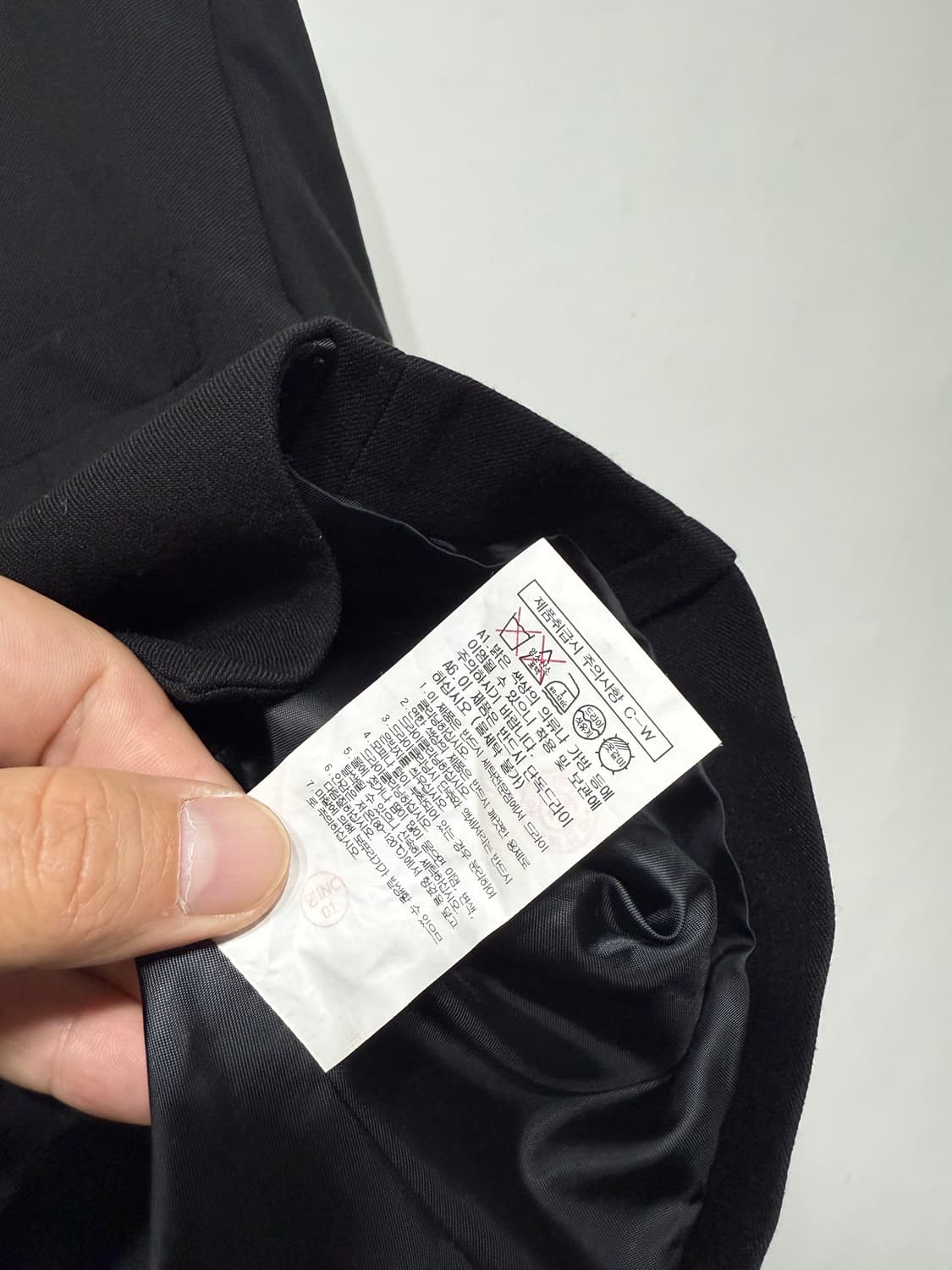 구호플러스 24년 백 디테일 테일러드 숏자켓 1사이즈 상품이미지8