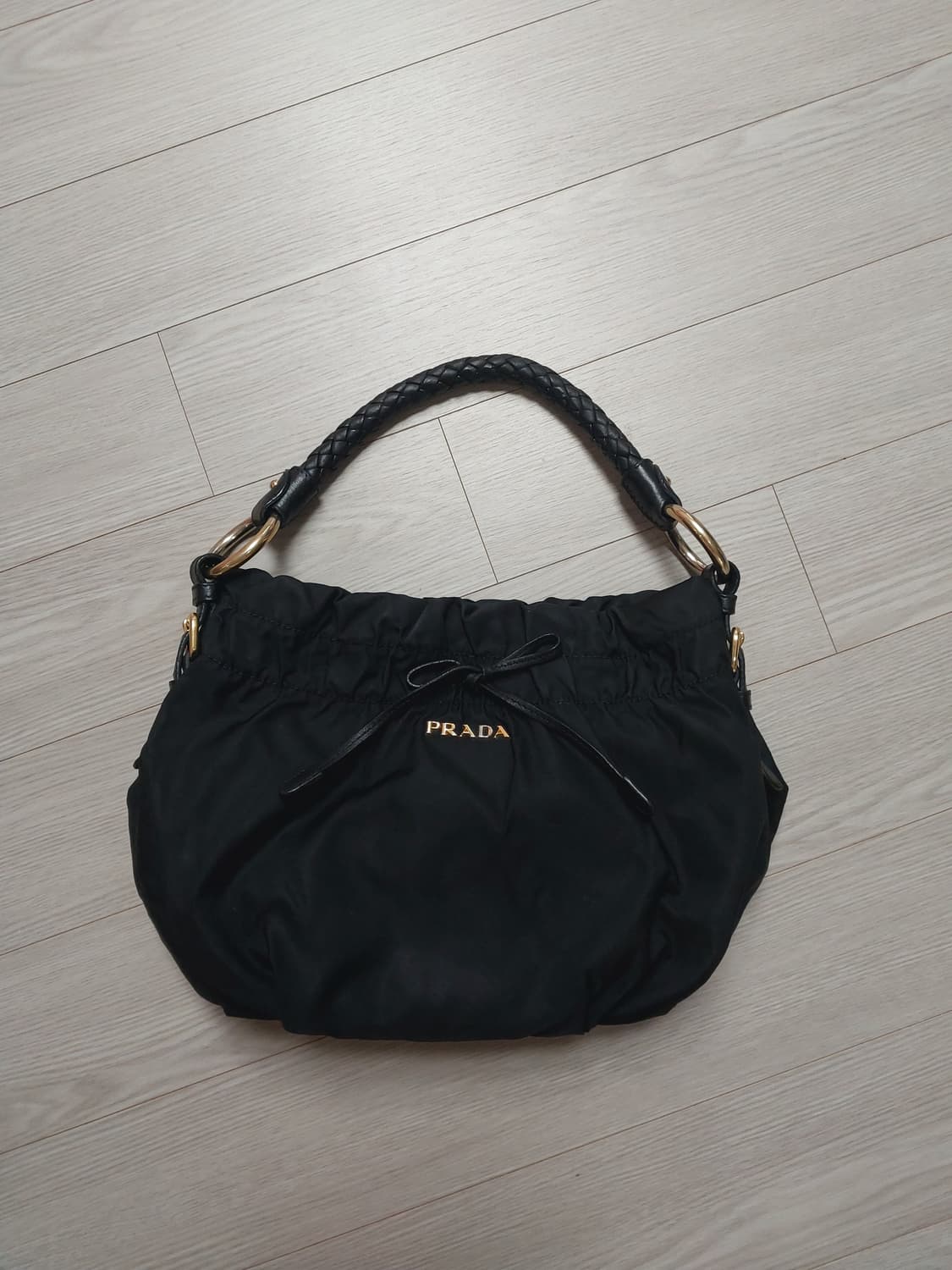 [정품] 프라다 PRADA 블랙 나일론 셔링 호보백 상품이미지2