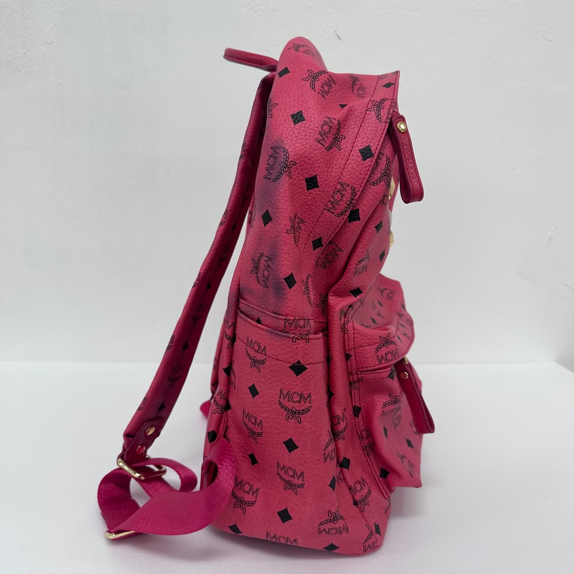엠씨엠 MCM 비세토스 스터드 핑크 백팩 가방 (정품) / 아쉬운 이염 상품이미지2