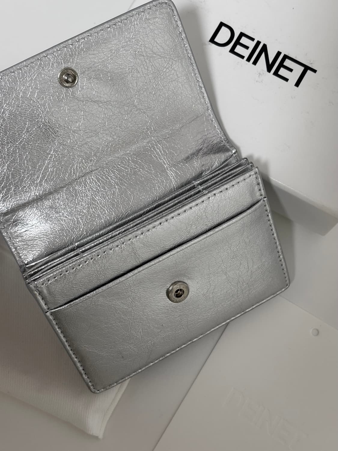 다이닛 지갑 실버 - 1번 착용  상품이미지4