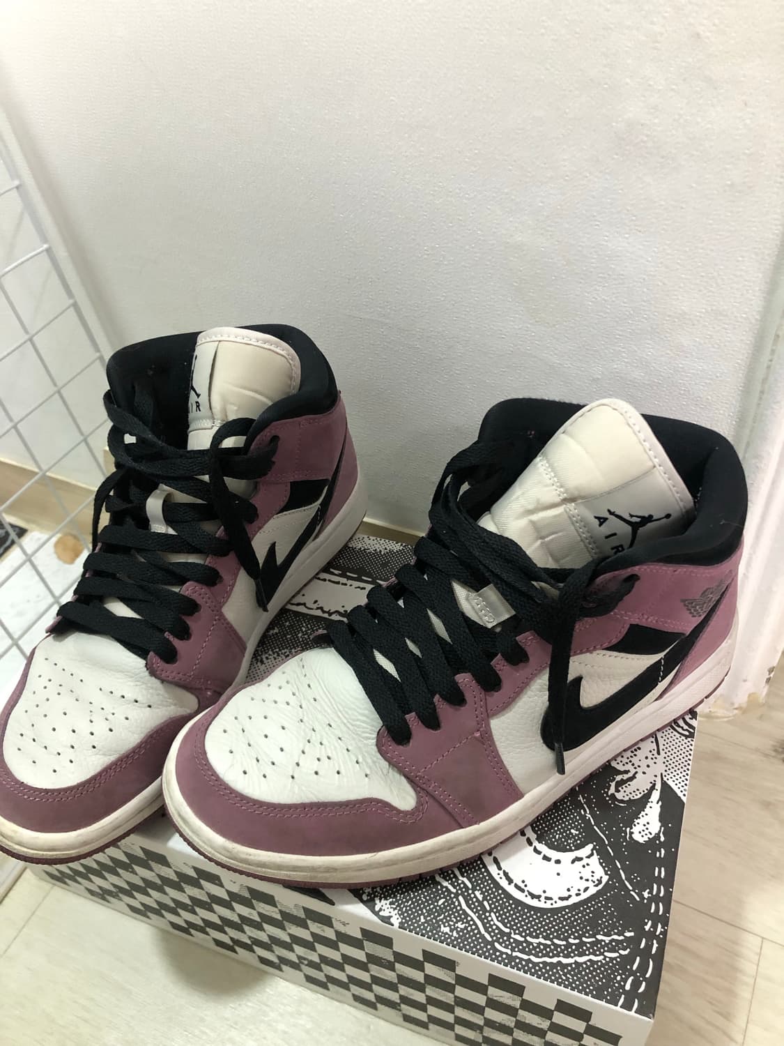 나이키 에어 조던 1 미드 SE 라이트 멀베리 상품이미지3