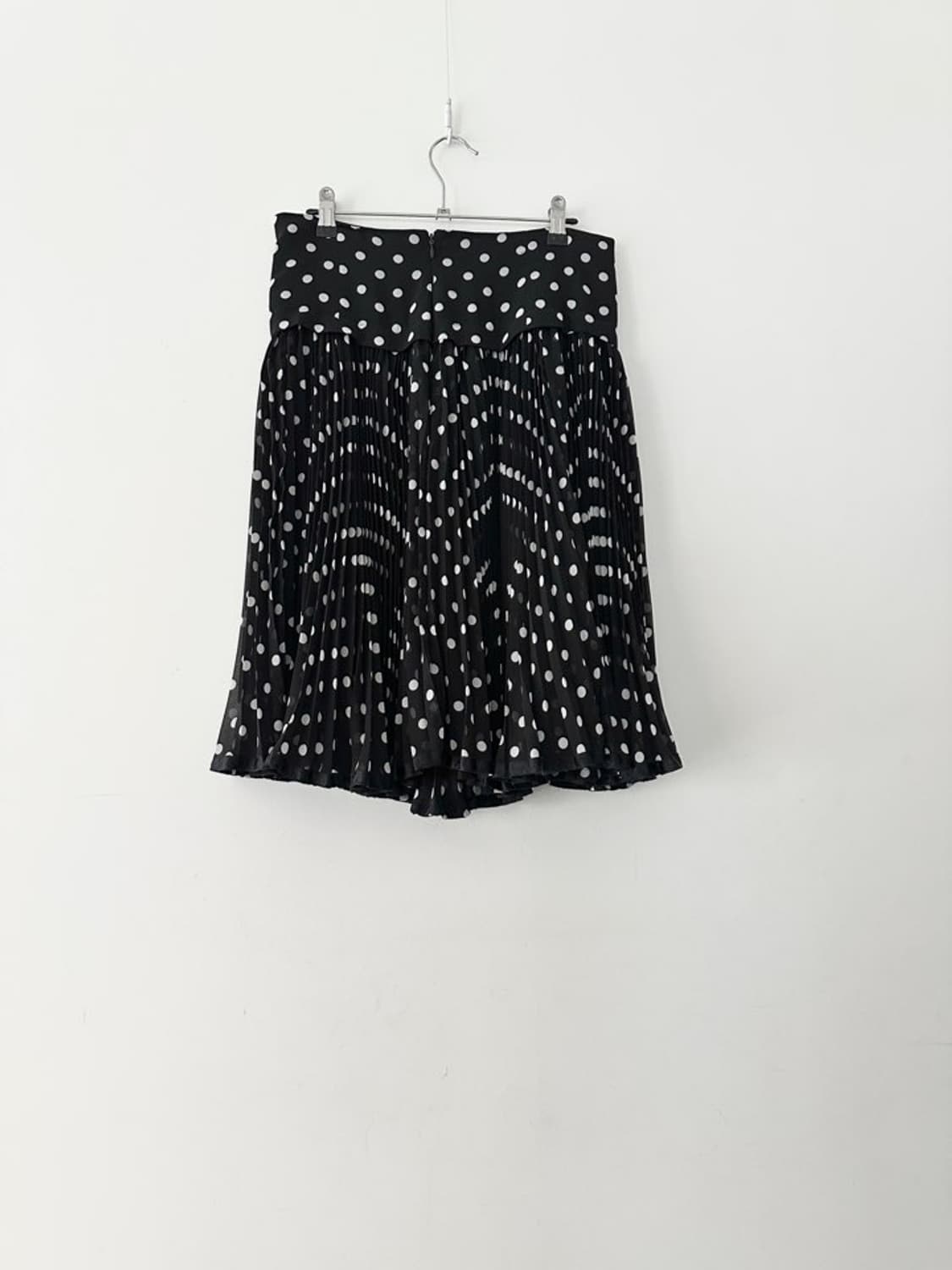 Dot wrinkled silky skirt / black 상품이미지3