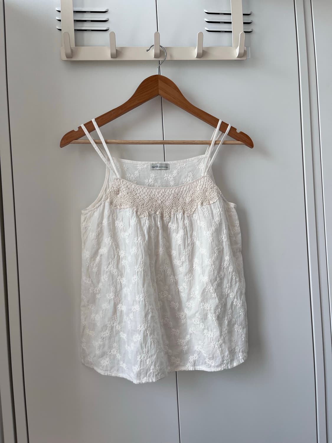 Earth music 얼스뮤직 잔꽃 레이스 슬리브리스 상품이미지4