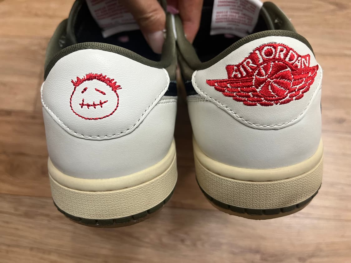 ( 260 ) 조던1 X 트레비스 스캇 레트로 로우OG 리버스 올리브 상품이미지5