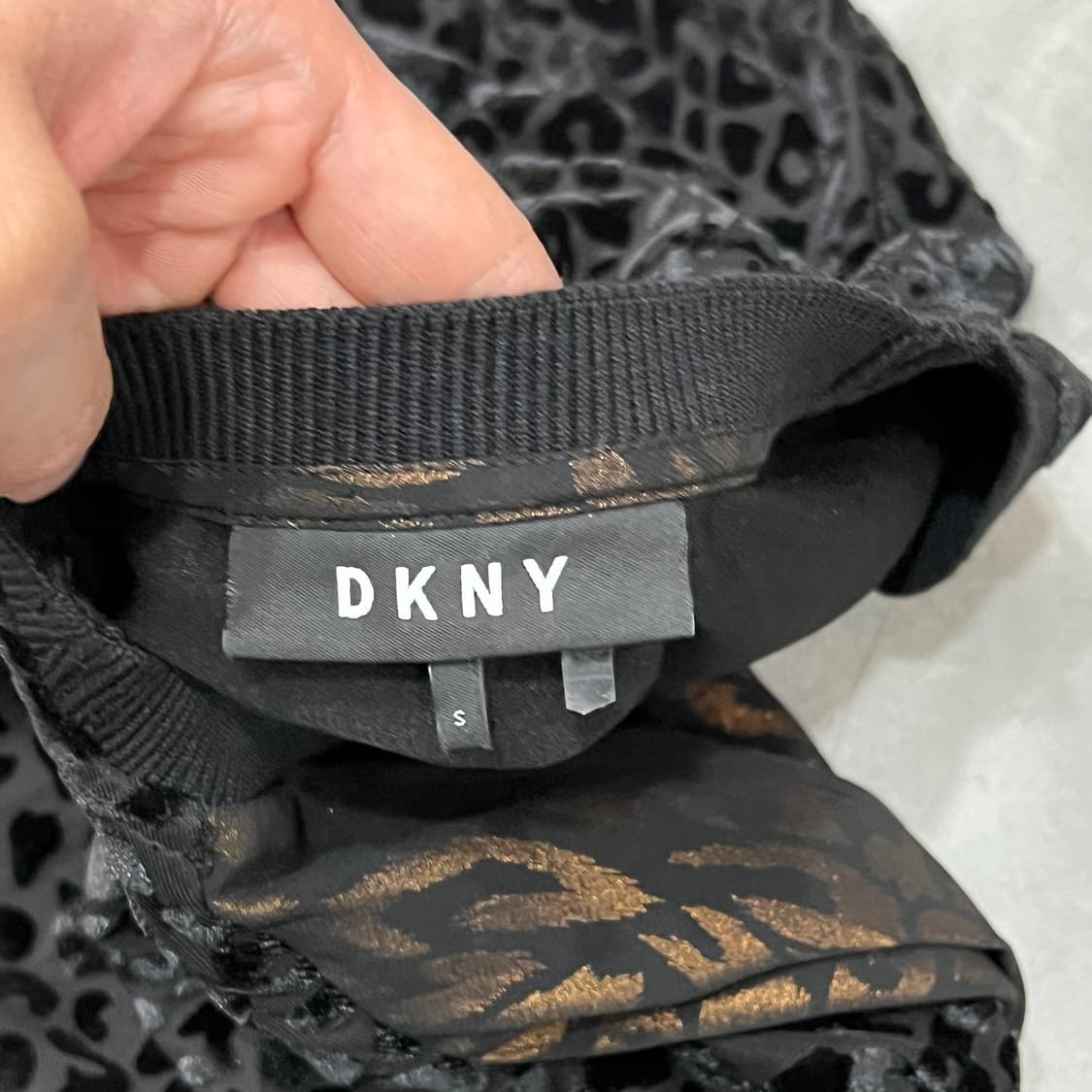  dkny 레오파드 배색 반팔티 y15947 상품이미지5