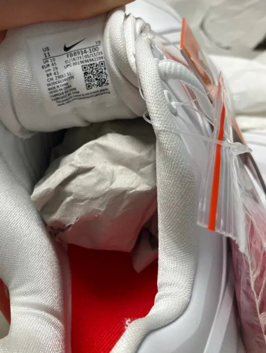 나이키 x 슈프림 콜라보 에어 줌 코트 포짓 화이트 상품이미지3