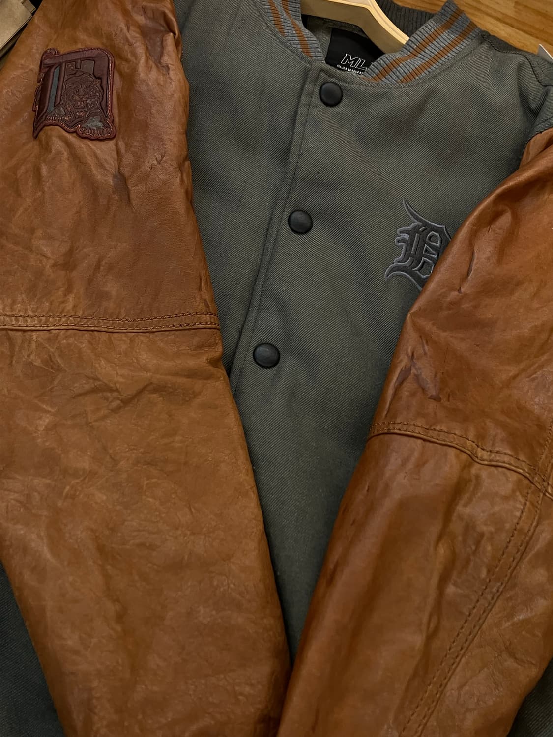 MLB 레더 소매 바시티 자켓 차콜 105  #csz2722  상품이미지6