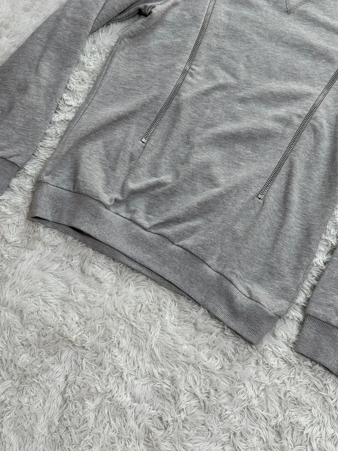 생로랑 그레이 지퍼 맨투맨 상품이미지3