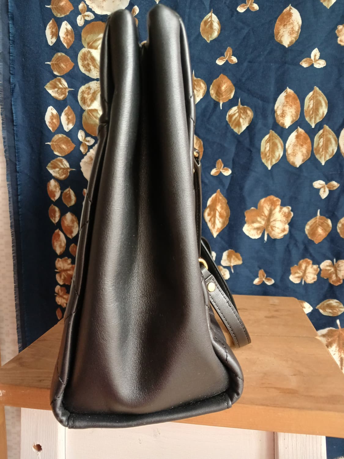 kate spade 브랜드의 블랙 가죽가방 상품이미지6