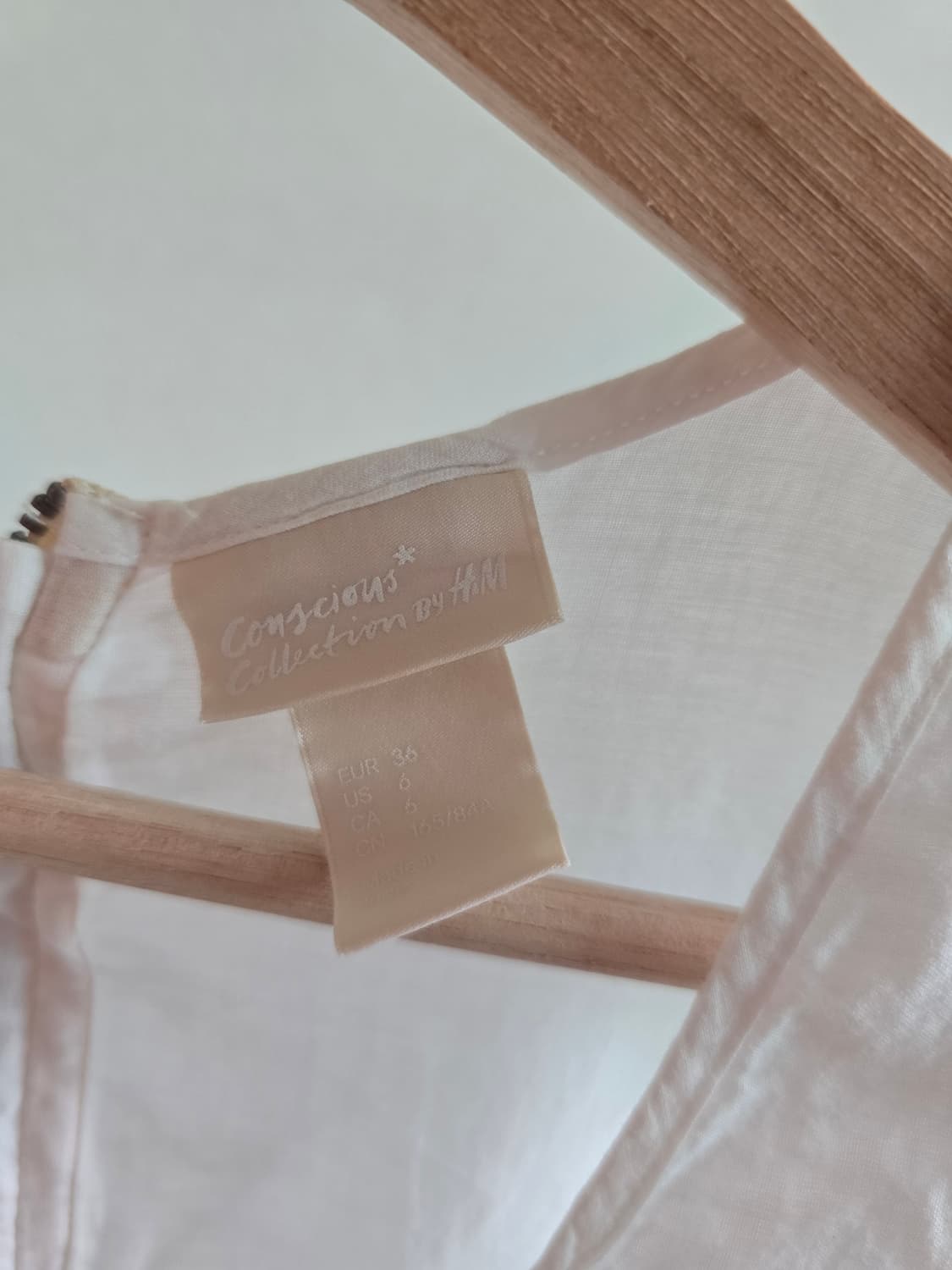 H&M Organic Cotton 자수 펀칭 슬리브리스 블라우스 상품이미지5