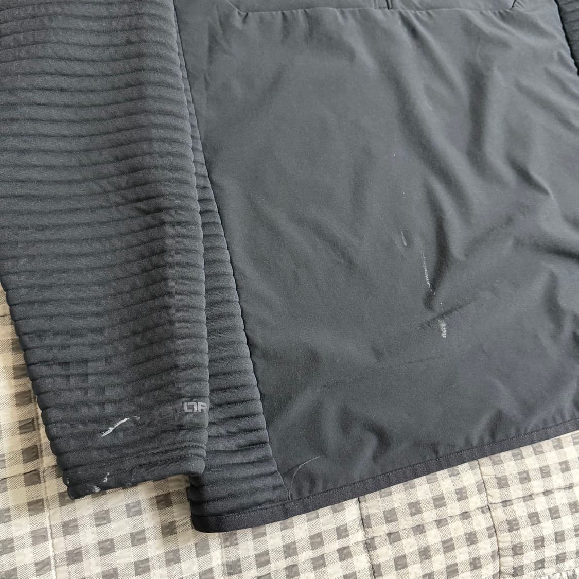(XL) 언더아머 하프 집업 긴팔티 블랙 화이트 2 종 상품이미지6