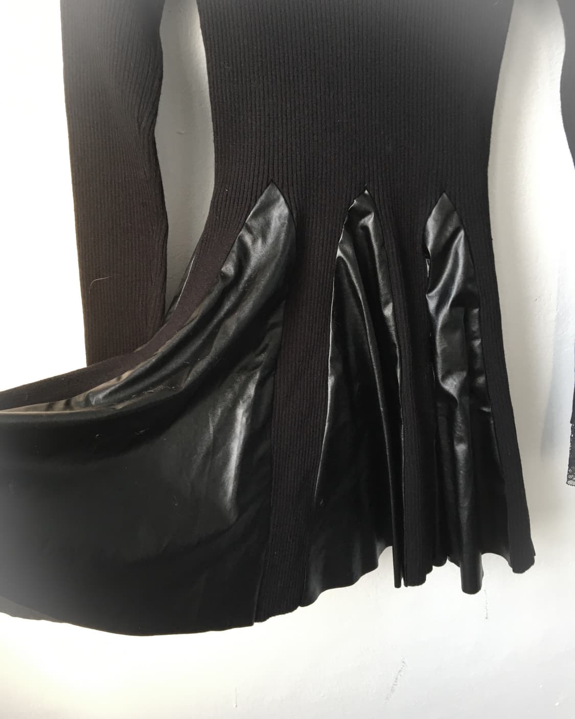 Fake leather layered high neck knit onep 상품이미지3