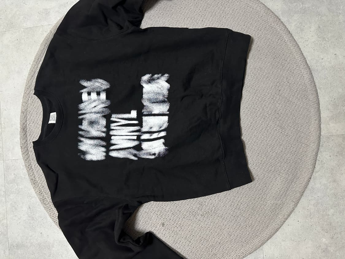 더바이닐하우스 맨투맨 블랙 상품이미지1