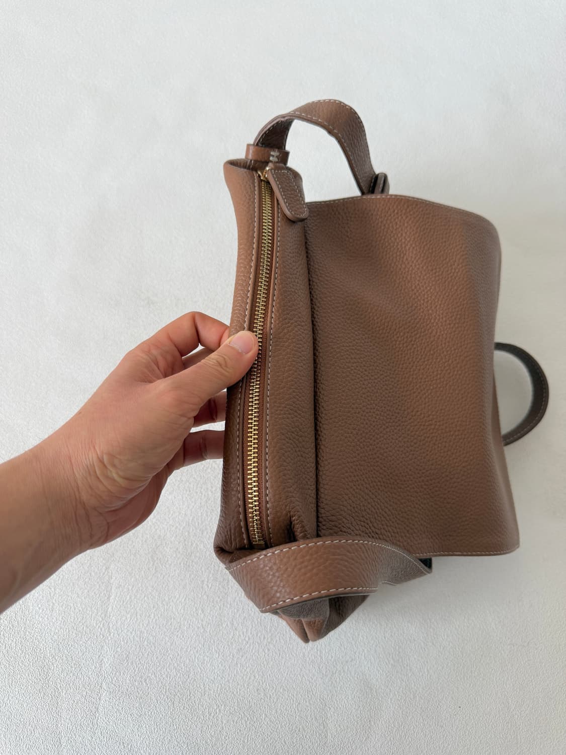 투에투아(TU ET TOI) 레더 크로스백 상품이미지3