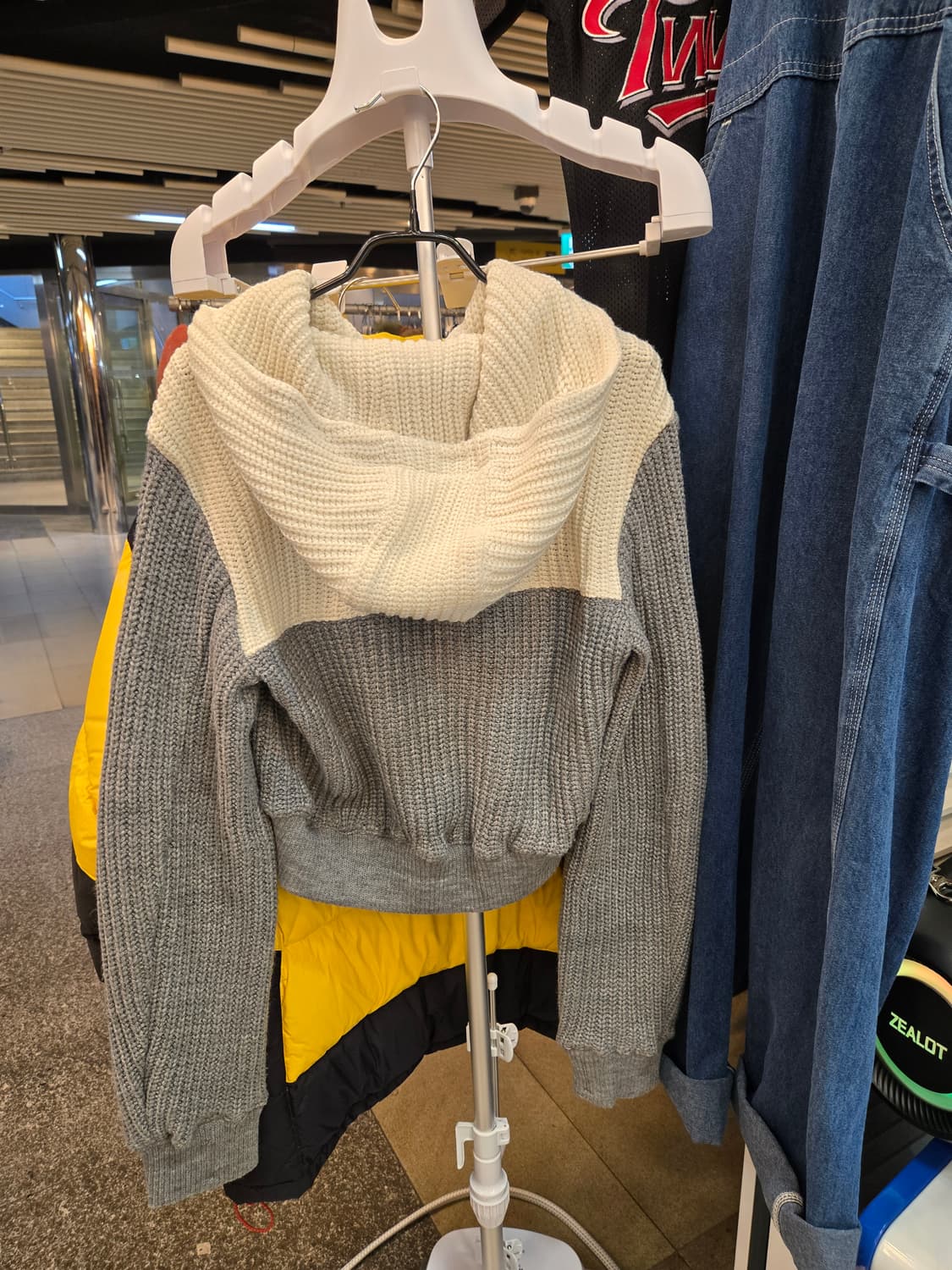 [쿨거환영] KIJUN 크로셰 니트 크롭 후드 집업 상품이미지2