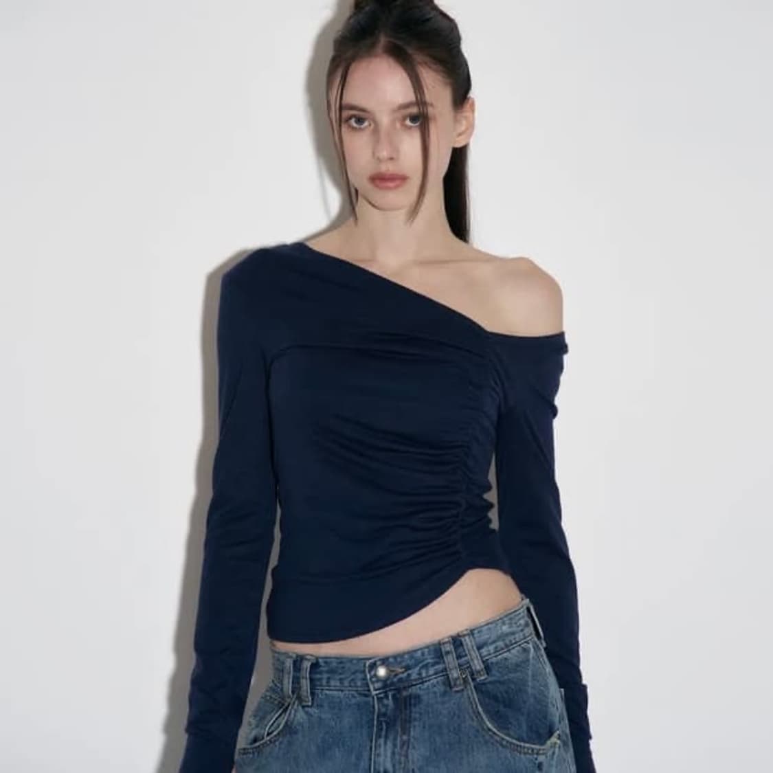 플리즈노팔로우 헤이든 언발 셔링 탑 네이비 상품이미지1