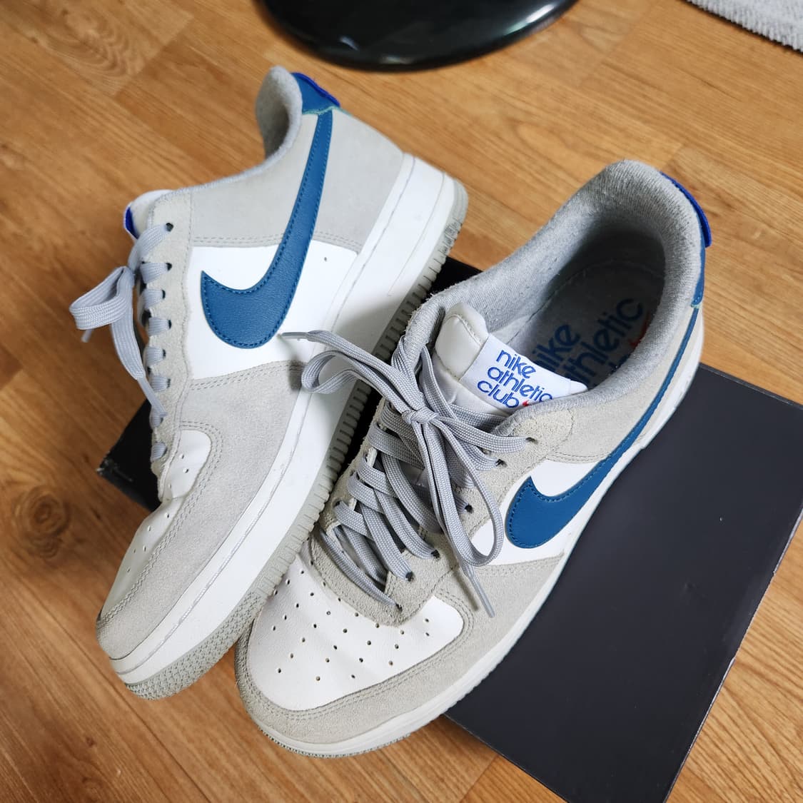 나이키 에어포스 1 '07 LV8 애슬레틱 클럽 라이트 스모크 그레이 상품이미지3