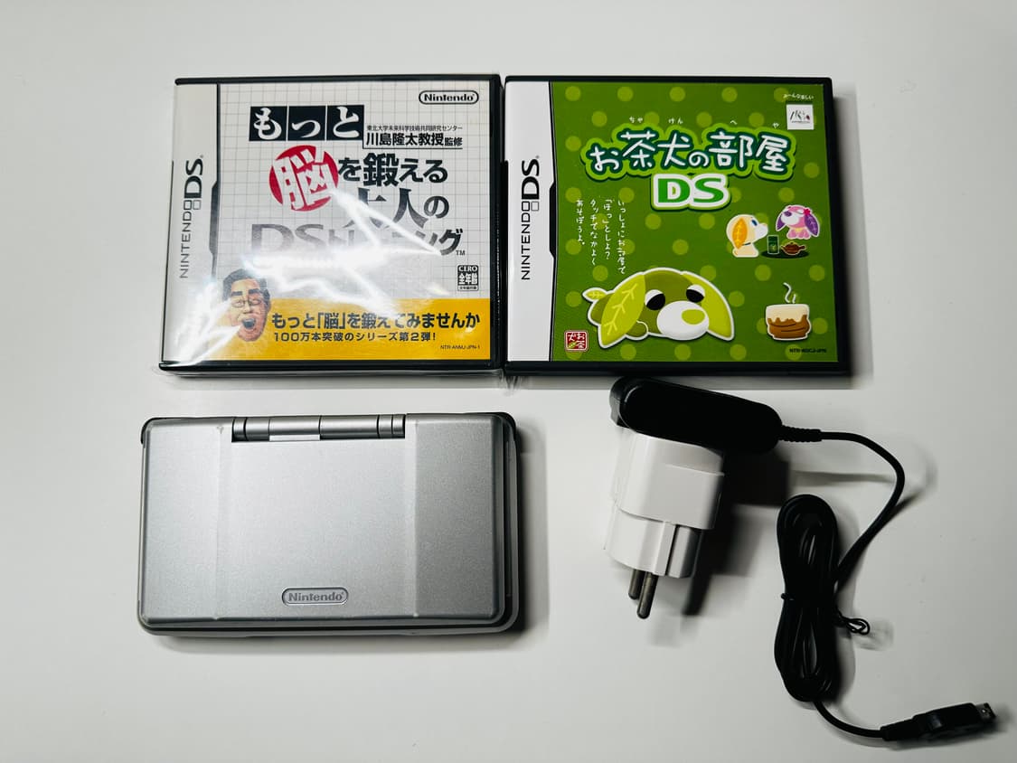닌텐도 구형 DS 메탈릭 실버 + 충전기, 서비스 곽칩 2개 판매 상품이미지1