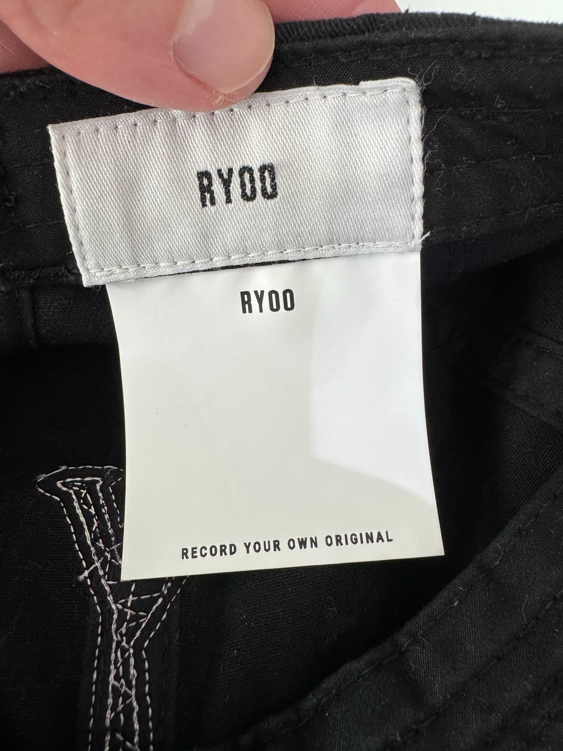 Ryoo 볼캡 블랙 팝니다 상품이미지3