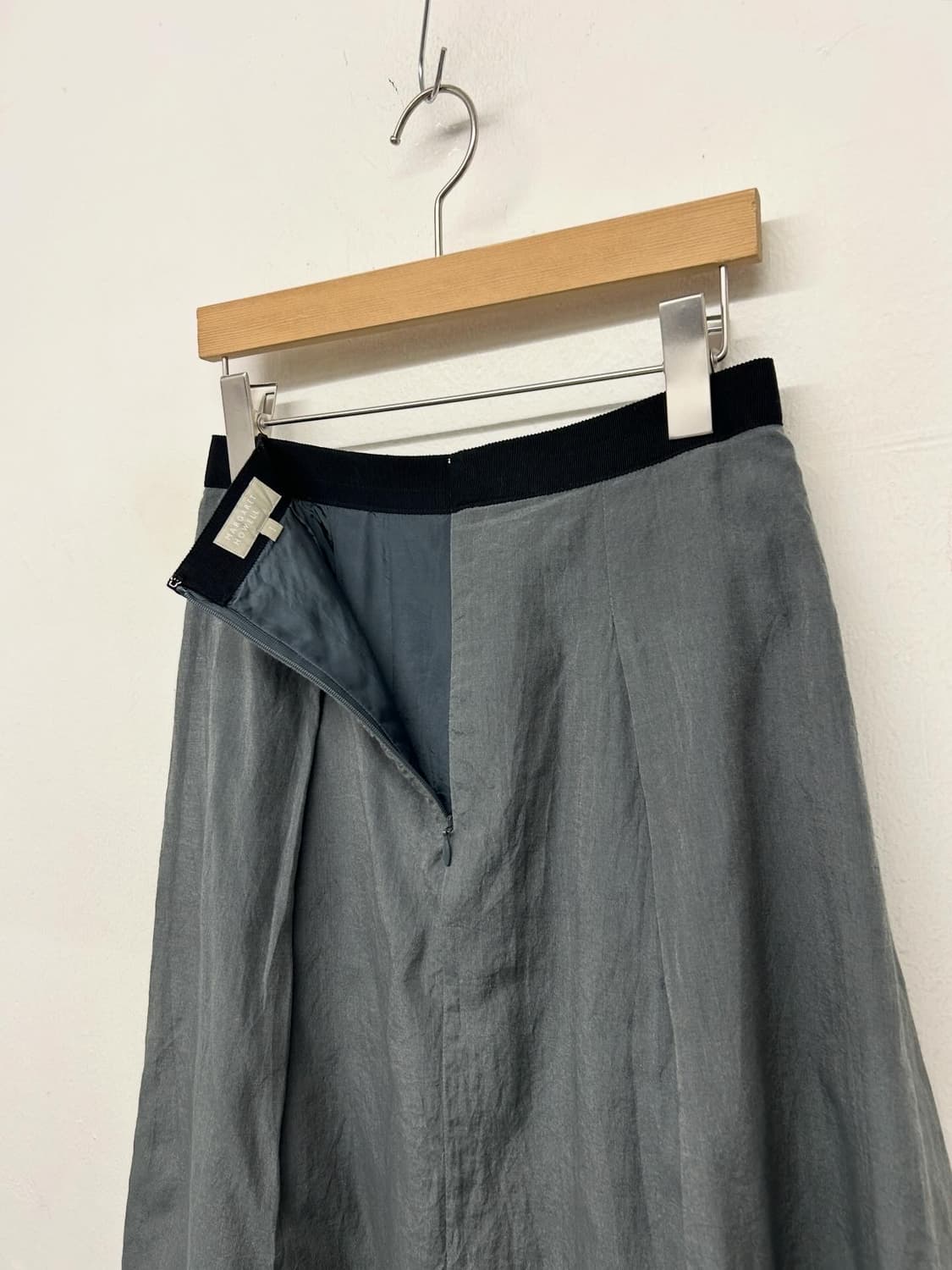 마가렛호웰 실크 플리츠 스커트 상품이미지3