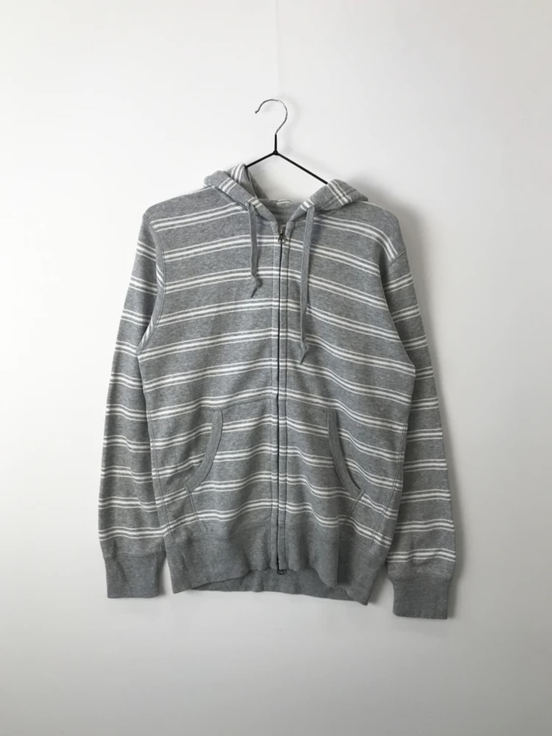 UNIQLO Grey Stripe Zip Hoodie 상품이미지2