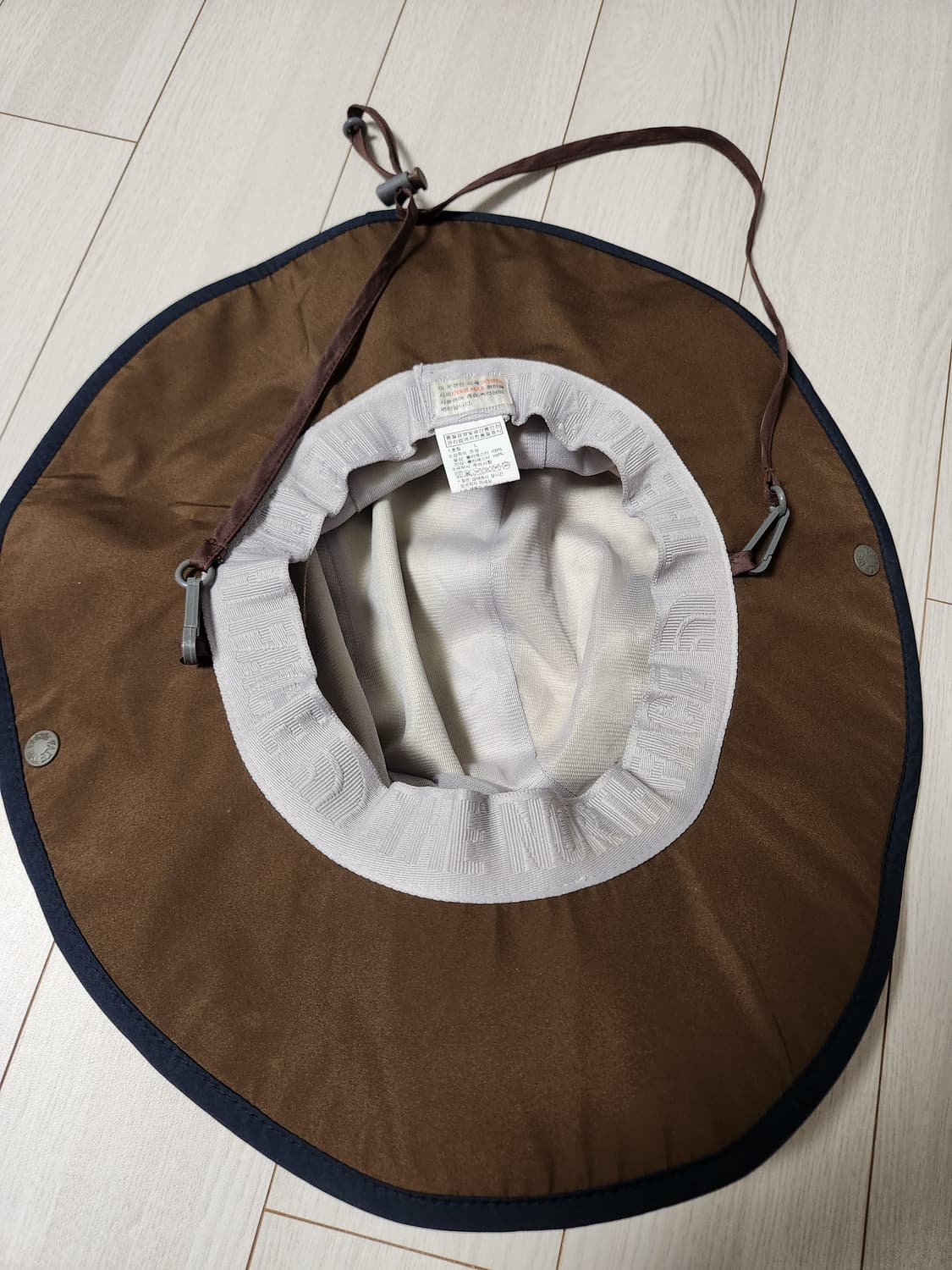 노스페이스 고어택스 버킷햇 등산모 사이즈L(새상품급)

오염 하자없이 깨 상품이미지4