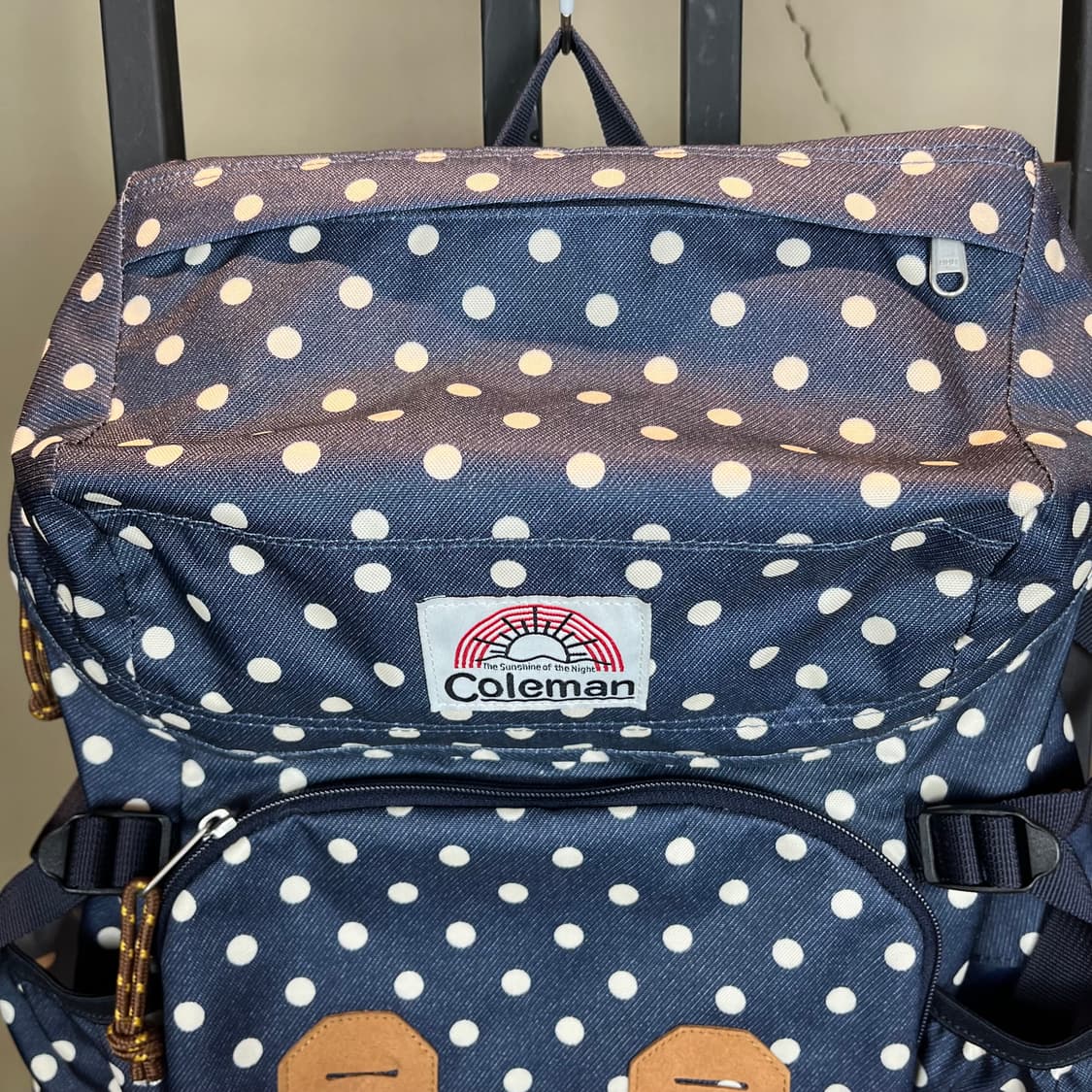 콜맨 도트 백팩 상품이미지3