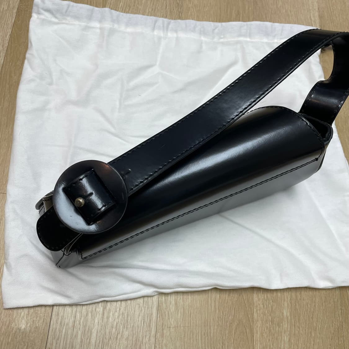 키코코스타디노브 트리비아백 블랙 유광 상품이미지4