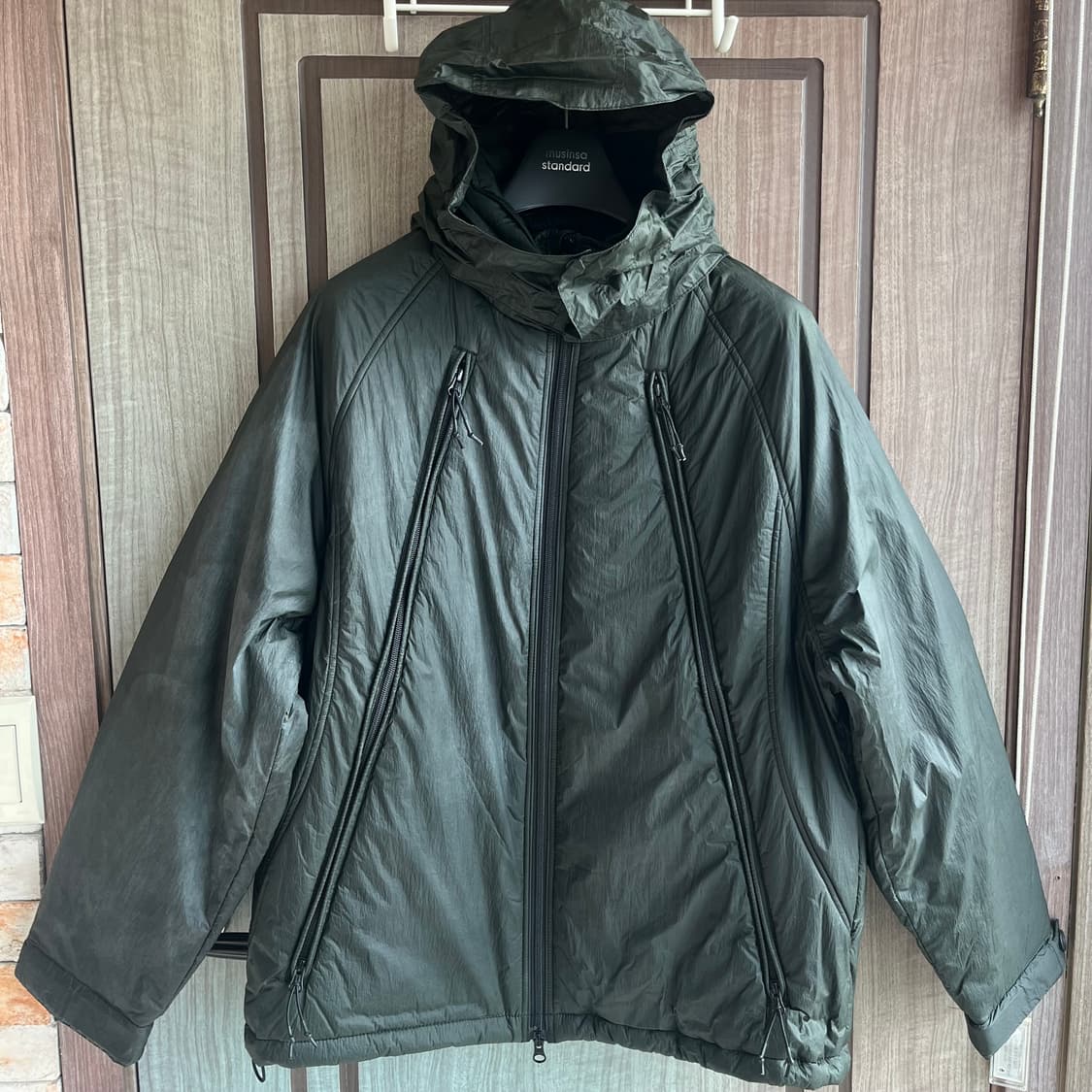 [새상품]언어펙티드 패디드 오블리크 집 점퍼 크랙그린 상품이미지4