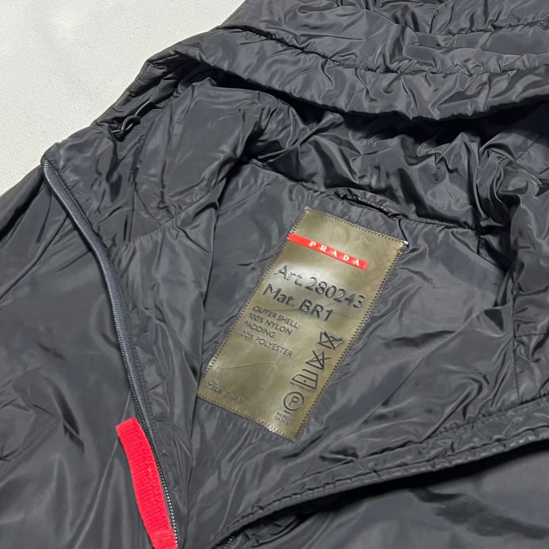 M 프라다 블랙 나일론 후드 패디드 자켓 상품이미지4
