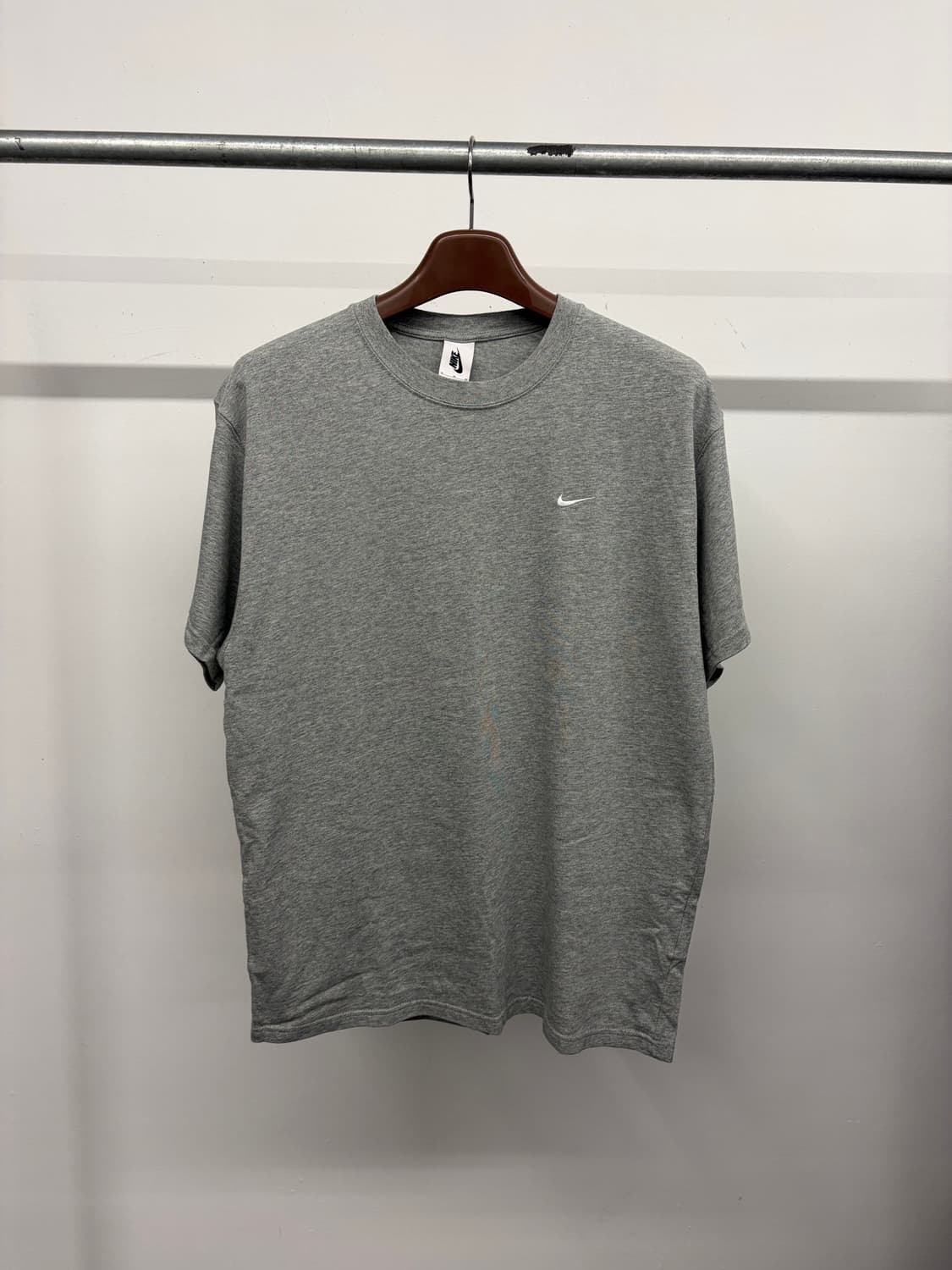 (XL) 나이키 NRG 스우시 티셔츠 반팔티 숏슬리브 다크 그레이 헤더 상품이미지1