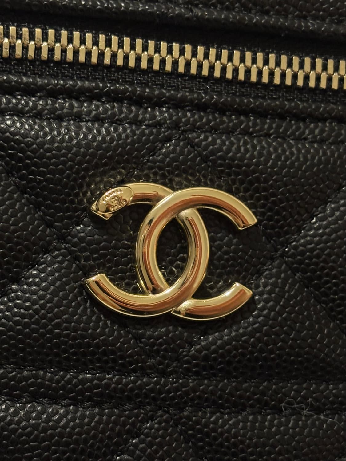 샤넬 베니티 탑핸들백 블랙 금장 미니백 (새상품) 상품이미지2