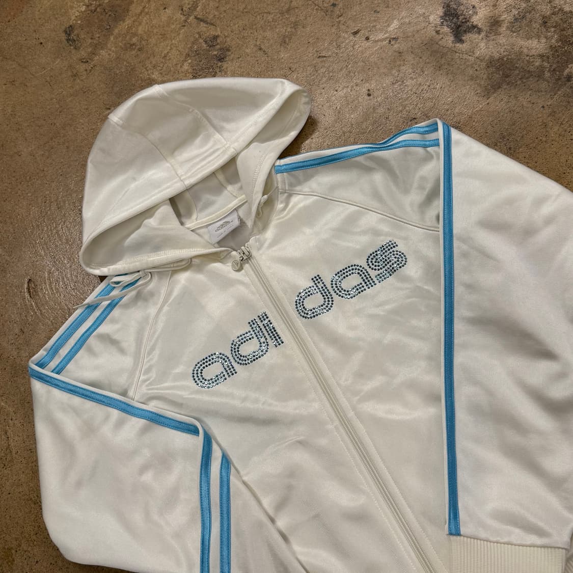 아디다스 흰하 화이트 하늘 시나모롤 큐빅 후플 져지 상품이미지1