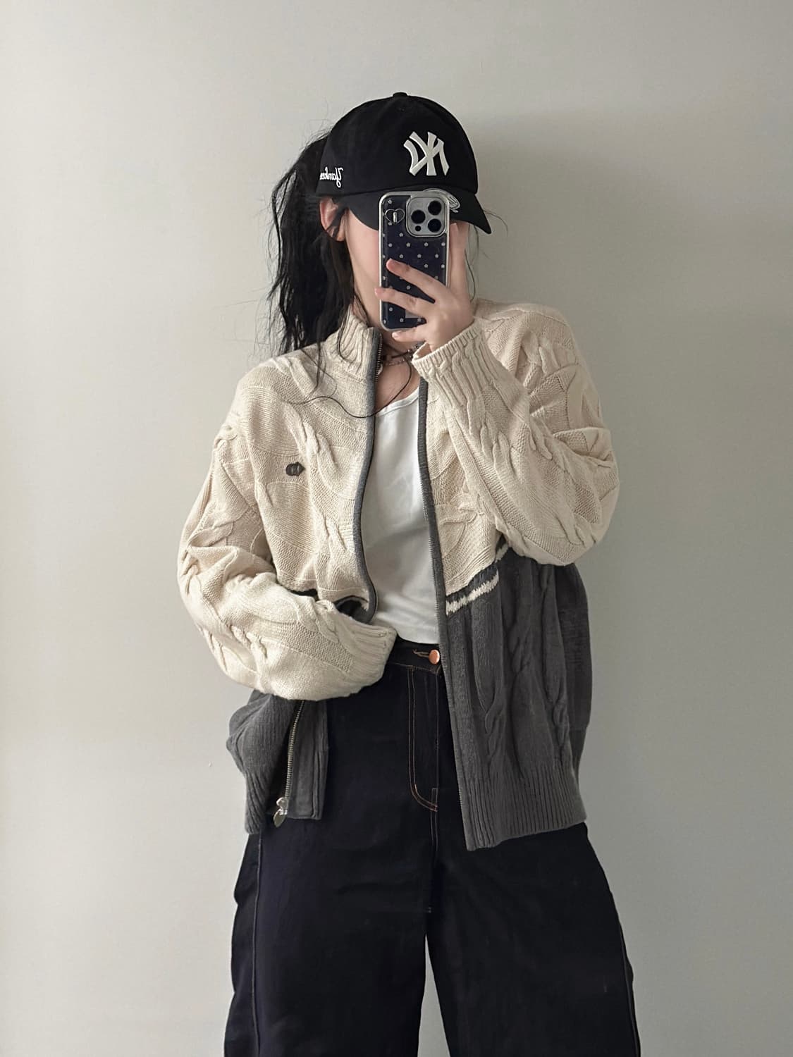 럭키 슈에뜨 25SS 아이보리 배색 케이블 니트집업  상품이미지3