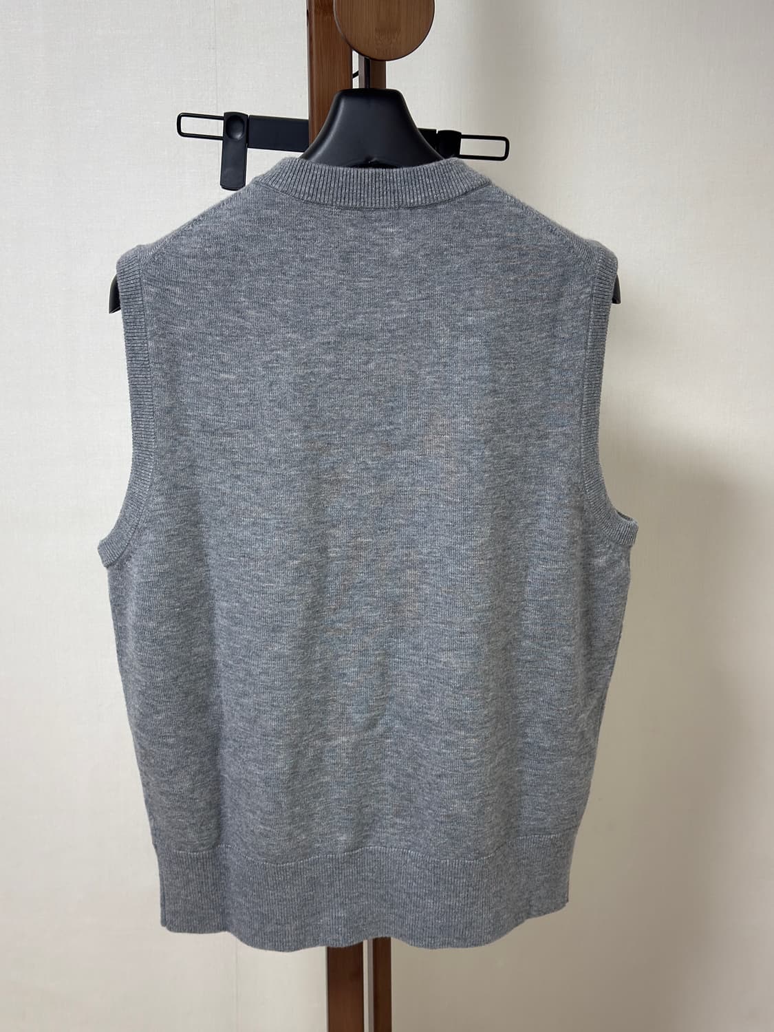 블랭크룸 브이 니트 베스트: 그레이 / 1 상품이미지2