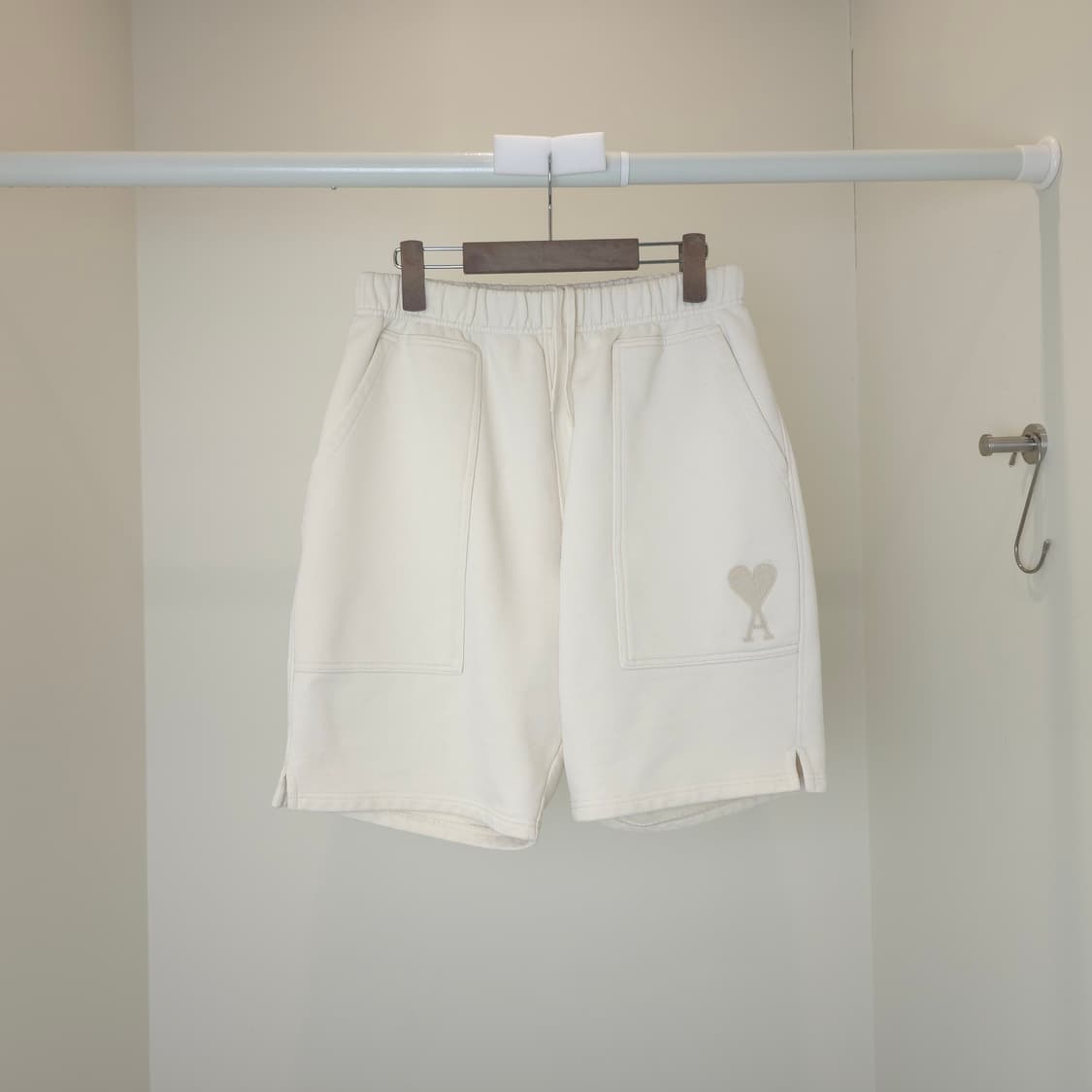 [중고/정품] 아미 빅하트 로고 반바지 상품이미지1