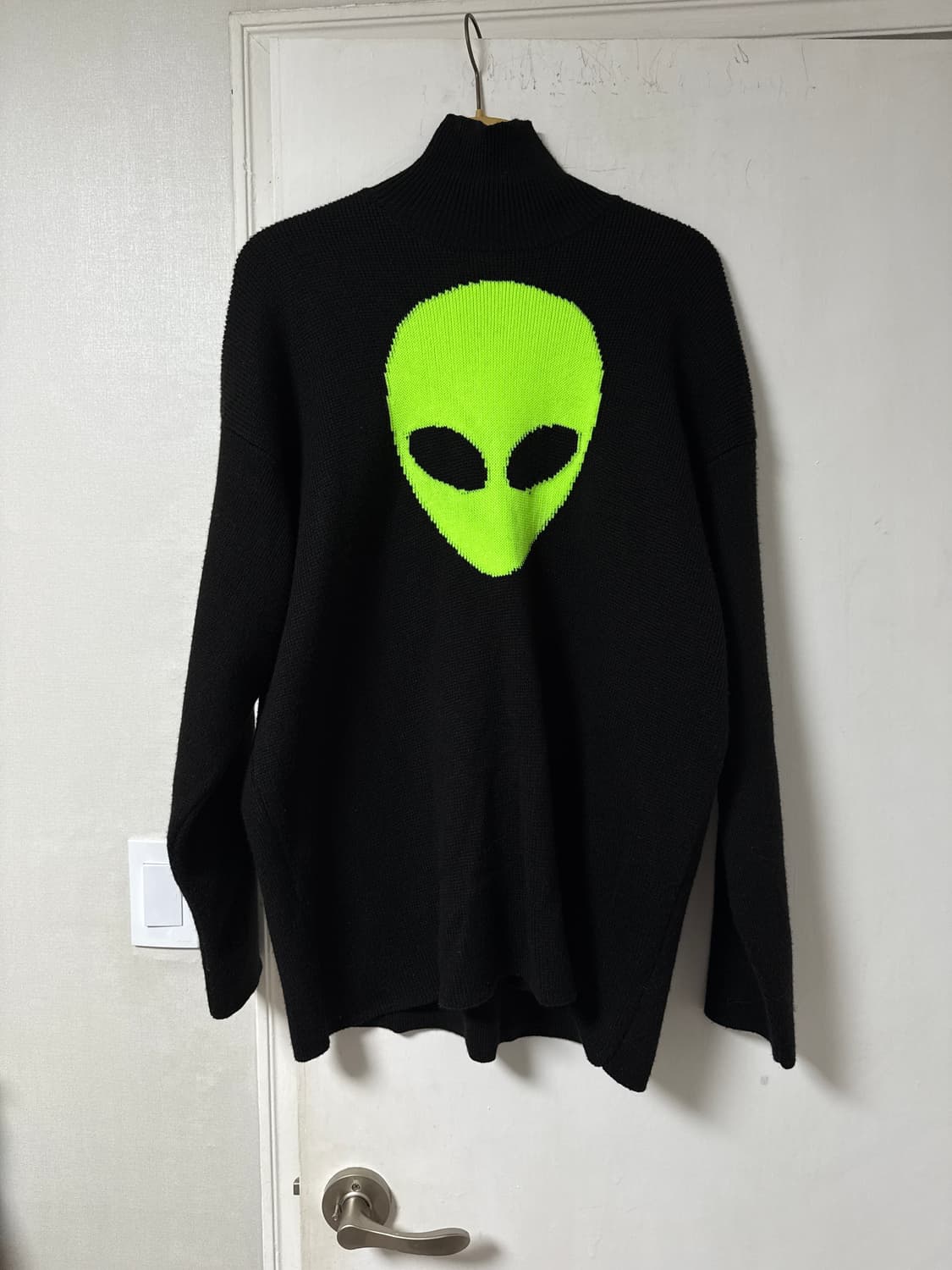 발렌시아가 에일리언 하이넥 니트 울 스웨터 상품이미지2