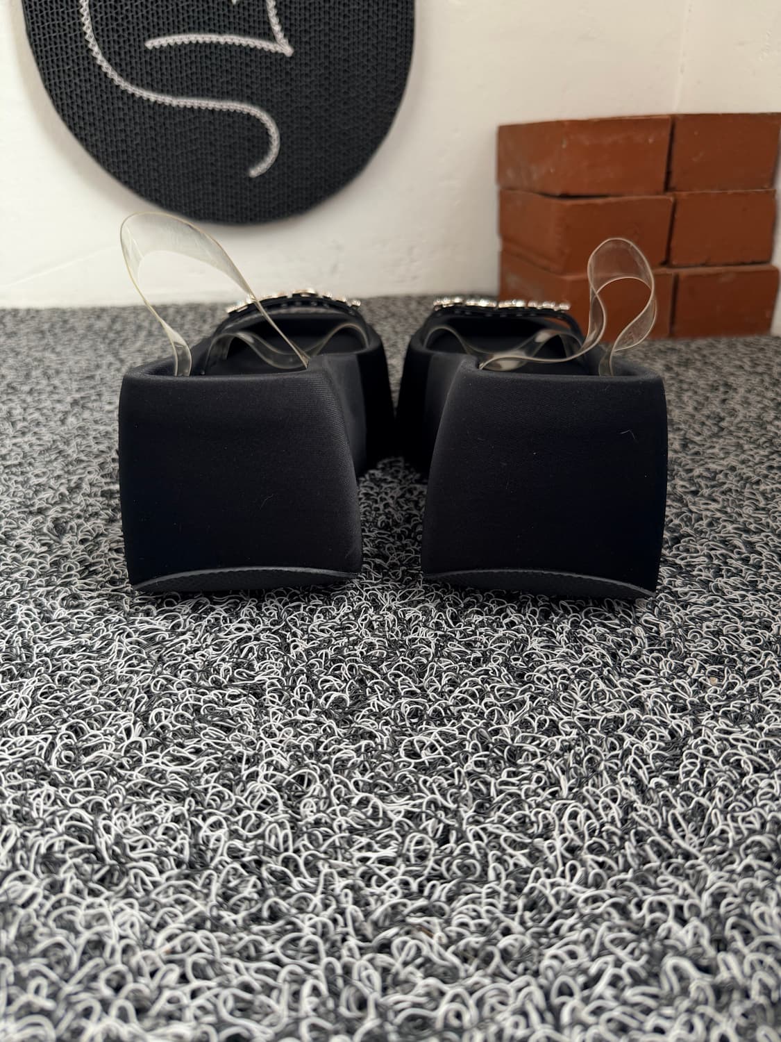 알렉산더 왕(alexanderwang) 크리스탈 로고 투명 스트랩 플랫폼 상품이미지4