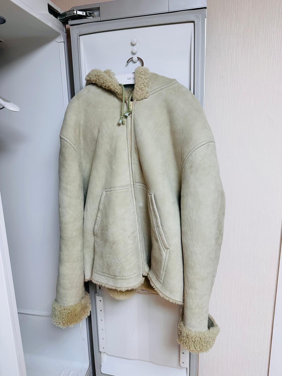 이지 시즌 4 쉐어링 무스탕 자켓 듄 상품이미지1