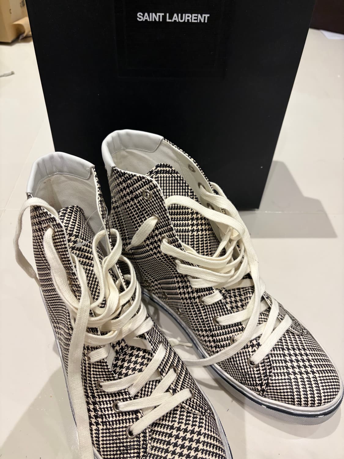 생로랑 하운드투스 하이탑 스니커즈 상품이미지1