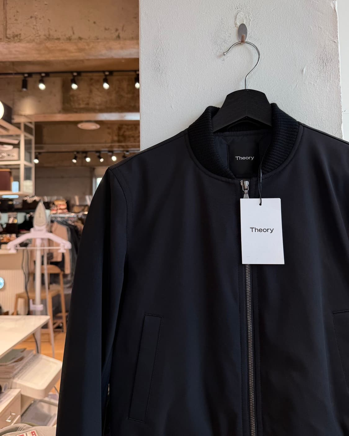 띠어리 블랙 구스다운 봄버 자켓  상품이미지4