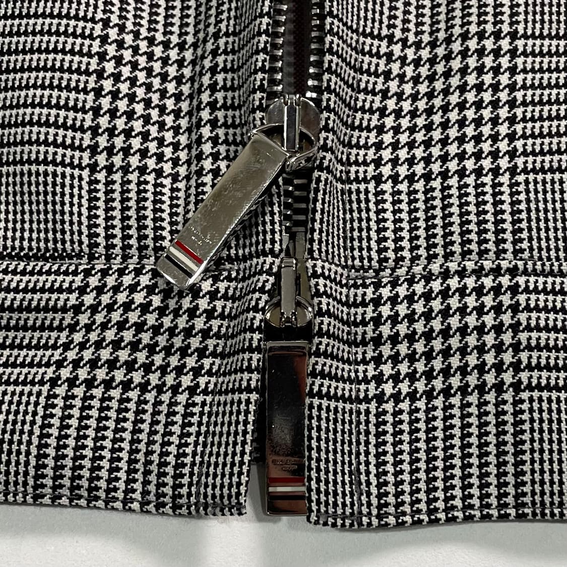 톰브라운 글렌체크 사선 헤링턴자켓  상품이미지5