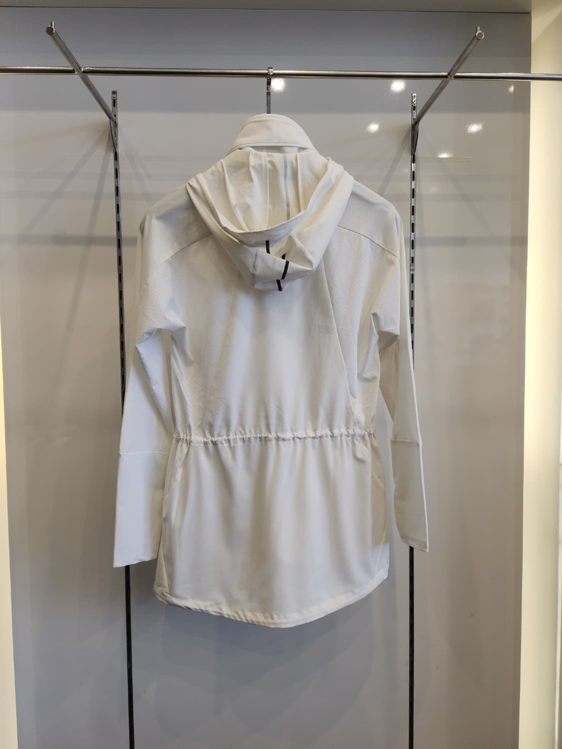 데상트 여성 바람막이후드쟈켓90 상품이미지2