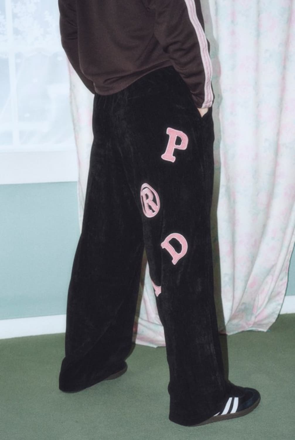 프렌다 벨루어 와이드 팬츠 상품이미지1