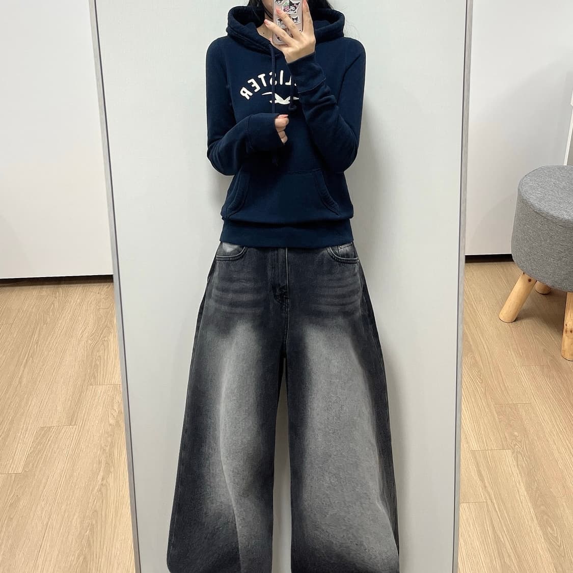 홀리스터 딱붙핏 자수로고 네이비 후드티 상품이미지1