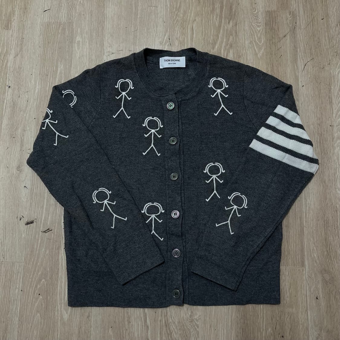 톰브라운 여성 미스터 톰 자수 사선 완장 가디건 상품이미지1